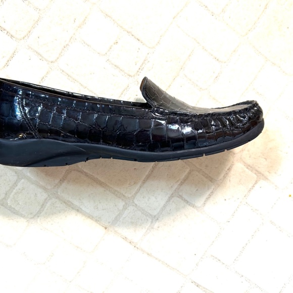 Reptile Texture Patent Leather Loafers - Picture 3 of 9